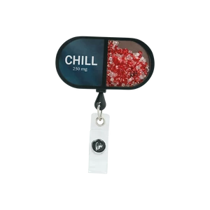 Kihúzható Nyugi Pirula figurás kártyatartó -  KOI Shaker Badges Chill Pill