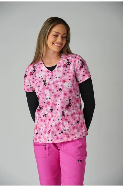 384PR - FBU - KOI - Artists Series - Leslie Top - Fluff Bunnies - Nyuszi mintás felső 